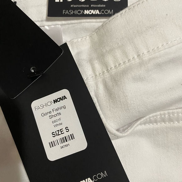 White distressed shorts - Picture 4 of 4